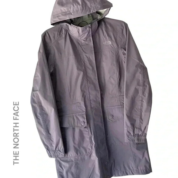 THE NORTH FACE NWOT HYVENT 2.5 L QUIANA WOMEN’S RAIN JACKET | SIZE: SMALL PETITE - Picture 1 of 11